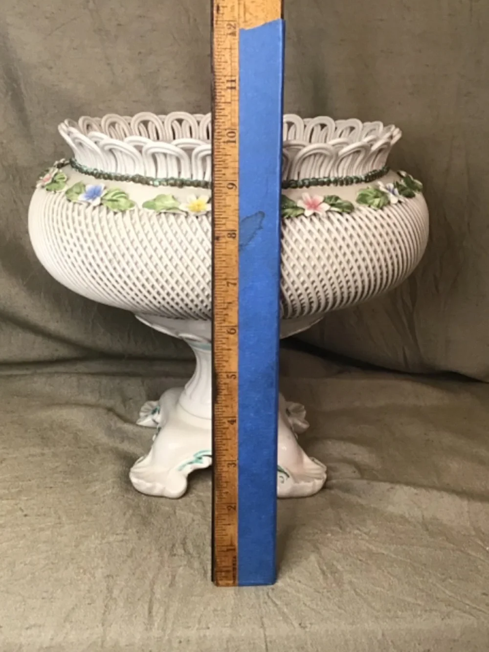 Vintage Capodimonte 70’s Ceramic Pedestal Centerpiece Bowl. 10” H